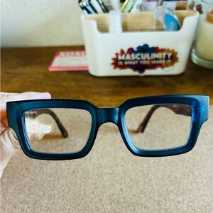 🤓 Chunky chic readers by Ryan Simkhai